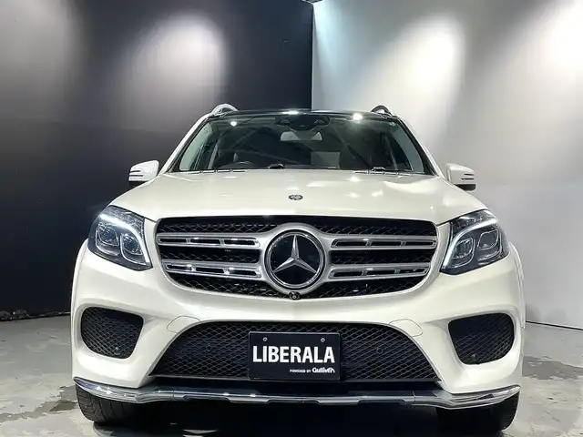 メルセデス・ベンツ ＧＬＳ３５０ｄ 4マチックスポーツ 道央・札幌 2017(平29)年 3万km ダイヤモンドホワイト レーダーセーフティpkg/・BASプラス（ブレーキアシスト）/・リアCPA（被害軽減ブレーキ付後方衝突警告）/・PRE-SAFE/・PRE-SAFEブレーキ（歩行者検知機能）/・アクティブレーンキーピングアシスト/・アクティブブラインドスポットアシスト/・ディストロニック・プラス（ステアリングアシスト付）/・チャイルドセーフティシートセンサー（助手席）/harman/Kardonロジック７サラウンドサウンドシステム/パノラミックスライディングルーフ/ACC/電動ランバーサポート/メモリー機能付きパワーシート(前席)/シートヒーター（前席・後席）/黒革レザーシー/LEDハイパフォーマンスヘッドライト/オートライト/COMANDシステム/・８インチワイドディスプレイ/・HDDナビげーしょんシステム/温冷機能付カップホルダー（前席）/キーレスゴー/EASY-PACK自動開閉テールゲート/レインセンサー/３６０°カメラ/ETC/・スペアキー×１/・保証書、取扱説明書（有）