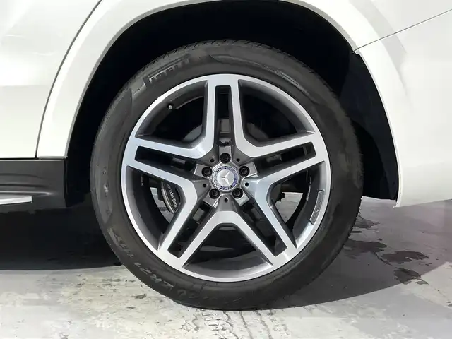 メルセデス・ベンツ ＧＬＳ３５０ｄ 4マチックスポーツ 道央・札幌 2017(平29)年 3万km ダイヤモンドホワイト レーダーセーフティpkg/・BASプラス（ブレーキアシスト）/・リアCPA（被害軽減ブレーキ付後方衝突警告）/・PRE-SAFE/・PRE-SAFEブレーキ（歩行者検知機能）/・アクティブレーンキーピングアシスト/・アクティブブラインドスポットアシスト/・ディストロニック・プラス（ステアリングアシスト付）/・チャイルドセーフティシートセンサー（助手席）/harman/Kardonロジック７サラウンドサウンドシステム/パノラミックスライディングルーフ/ACC/電動ランバーサポート/メモリー機能付きパワーシート(前席)/シートヒーター（前席・後席）/黒革レザーシー/LEDハイパフォーマンスヘッドライト/オートライト/COMANDシステム/・８インチワイドディスプレイ/・HDDナビげーしょんシステム/温冷機能付カップホルダー（前席）/キーレスゴー/EASY-PACK自動開閉テールゲート/レインセンサー/３６０°カメラ/ETC/・スペアキー×１/・保証書、取扱説明書（有）