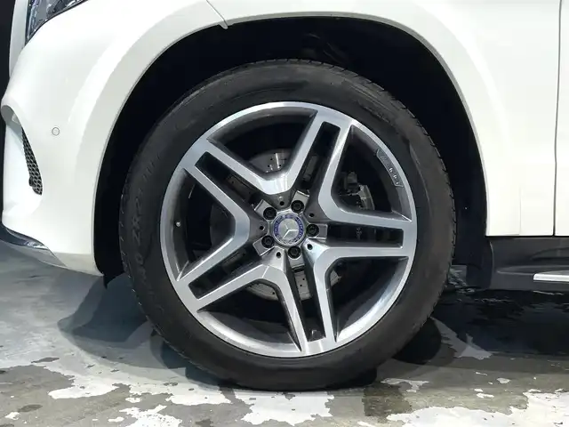 メルセデス・ベンツ ＧＬＳ３５０ｄ 4マチックスポーツ 道央・札幌 2017(平29)年 3万km ダイヤモンドホワイト レーダーセーフティpkg/・BASプラス（ブレーキアシスト）/・リアCPA（被害軽減ブレーキ付後方衝突警告）/・PRE-SAFE/・PRE-SAFEブレーキ（歩行者検知機能）/・アクティブレーンキーピングアシスト/・アクティブブラインドスポットアシスト/・ディストロニック・プラス（ステアリングアシスト付）/・チャイルドセーフティシートセンサー（助手席）/harman/Kardonロジック７サラウンドサウンドシステム/パノラミックスライディングルーフ/ACC/電動ランバーサポート/メモリー機能付きパワーシート(前席)/シートヒーター（前席・後席）/黒革レザーシー/LEDハイパフォーマンスヘッドライト/オートライト/COMANDシステム/・８インチワイドディスプレイ/・HDDナビげーしょんシステム/温冷機能付カップホルダー（前席）/キーレスゴー/EASY-PACK自動開閉テールゲート/レインセンサー/３６０°カメラ/ETC/・スペアキー×１/・保証書、取扱説明書（有）