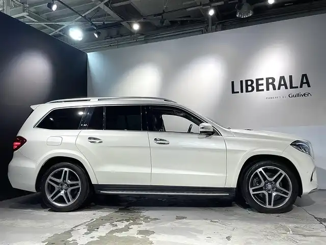 メルセデス・ベンツ ＧＬＳ３５０ｄ 4マチックスポーツ 道央・札幌 2017(平29)年 3万km ダイヤモンドホワイト レーダーセーフティpkg/・BASプラス（ブレーキアシスト）/・リアCPA（被害軽減ブレーキ付後方衝突警告）/・PRE-SAFE/・PRE-SAFEブレーキ（歩行者検知機能）/・アクティブレーンキーピングアシスト/・アクティブブラインドスポットアシスト/・ディストロニック・プラス（ステアリングアシスト付）/・チャイルドセーフティシートセンサー（助手席）/harman/Kardonロジック７サラウンドサウンドシステム/パノラミックスライディングルーフ/ACC/電動ランバーサポート/メモリー機能付きパワーシート(前席)/シートヒーター（前席・後席）/黒革レザーシー/LEDハイパフォーマンスヘッドライト/オートライト/COMANDシステム/・８インチワイドディスプレイ/・HDDナビげーしょんシステム/温冷機能付カップホルダー（前席）/キーレスゴー/EASY-PACK自動開閉テールゲート/レインセンサー/３６０°カメラ/ETC/・スペアキー×１/・保証書、取扱説明書（有）