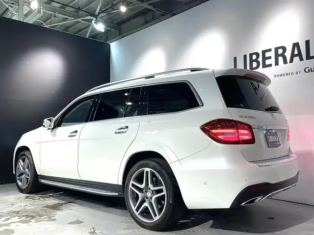 メルセデス・ベンツ ＧＬＳ３５０ｄ 4マチックスポーツ 道央・札幌 2017(平29)年 3万km ダイヤモンドホワイト レーダーセーフティpkg/・BASプラス（ブレーキアシスト）/・リアCPA（被害軽減ブレーキ付後方衝突警告）/・PRE-SAFE/・PRE-SAFEブレーキ（歩行者検知機能）/・アクティブレーンキーピングアシスト/・アクティブブラインドスポットアシスト/・ディストロニック・プラス（ステアリングアシスト付）/・チャイルドセーフティシートセンサー（助手席）/harman/Kardonロジック７サラウンドサウンドシステム/パノラミックスライディングルーフ/ACC/電動ランバーサポート/メモリー機能付きパワーシート(前席)/シートヒーター（前席・後席）/黒革レザーシー/LEDハイパフォーマンスヘッドライト/オートライト/COMANDシステム/・８インチワイドディスプレイ/・HDDナビげーしょんシステム/温冷機能付カップホルダー（前席）/キーレスゴー/EASY-PACK自動開閉テールゲート/レインセンサー/３６０°カメラ/ETC/・スペアキー×１/・保証書、取扱説明書（有）