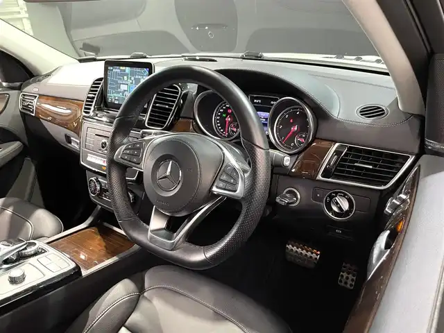 メルセデス・ベンツ ＧＬＳ３５０ｄ 4マチックスポーツ 道央・札幌 2017(平29)年 3万km ダイヤモンドホワイト レーダーセーフティpkg/・BASプラス（ブレーキアシスト）/・リアCPA（被害軽減ブレーキ付後方衝突警告）/・PRE-SAFE/・PRE-SAFEブレーキ（歩行者検知機能）/・アクティブレーンキーピングアシスト/・アクティブブラインドスポットアシスト/・ディストロニック・プラス（ステアリングアシスト付）/・チャイルドセーフティシートセンサー（助手席）/harman/Kardonロジック７サラウンドサウンドシステム/パノラミックスライディングルーフ/ACC/電動ランバーサポート/メモリー機能付きパワーシート(前席)/シートヒーター（前席・後席）/黒革レザーシー/LEDハイパフォーマンスヘッドライト/オートライト/COMANDシステム/・８インチワイドディスプレイ/・HDDナビげーしょんシステム/温冷機能付カップホルダー（前席）/キーレスゴー/EASY-PACK自動開閉テールゲート/レインセンサー/３６０°カメラ/ETC/・スペアキー×１/・保証書、取扱説明書（有）