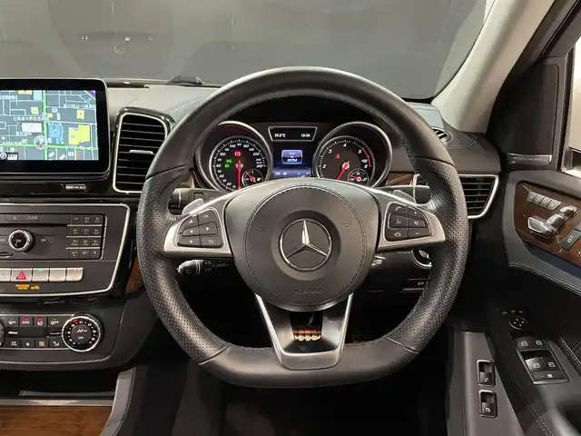 メルセデス・ベンツ ＧＬＳ３５０ｄ 4マチックスポーツ 道央・札幌 2017(平29)年 3万km ダイヤモンドホワイト レーダーセーフティpkg/・BASプラス（ブレーキアシスト）/・リアCPA（被害軽減ブレーキ付後方衝突警告）/・PRE-SAFE/・PRE-SAFEブレーキ（歩行者検知機能）/・アクティブレーンキーピングアシスト/・アクティブブラインドスポットアシスト/・ディストロニック・プラス（ステアリングアシスト付）/・チャイルドセーフティシートセンサー（助手席）/harman/Kardonロジック７サラウンドサウンドシステム/パノラミックスライディングルーフ/ACC/電動ランバーサポート/メモリー機能付きパワーシート(前席)/シートヒーター（前席・後席）/黒革レザーシー/LEDハイパフォーマンスヘッドライト/オートライト/COMANDシステム/・８インチワイドディスプレイ/・HDDナビげーしょんシステム/温冷機能付カップホルダー（前席）/キーレスゴー/EASY-PACK自動開閉テールゲート/レインセンサー/３６０°カメラ/ETC/・スペアキー×１/・保証書、取扱説明書（有）