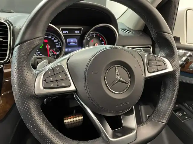 メルセデス・ベンツ ＧＬＳ３５０ｄ 4マチックスポーツ 道央・札幌 2017(平29)年 3万km ダイヤモンドホワイト レーダーセーフティpkg/・BASプラス（ブレーキアシスト）/・リアCPA（被害軽減ブレーキ付後方衝突警告）/・PRE-SAFE/・PRE-SAFEブレーキ（歩行者検知機能）/・アクティブレーンキーピングアシスト/・アクティブブラインドスポットアシスト/・ディストロニック・プラス（ステアリングアシスト付）/・チャイルドセーフティシートセンサー（助手席）/harman/Kardonロジック７サラウンドサウンドシステム/パノラミックスライディングルーフ/ACC/電動ランバーサポート/メモリー機能付きパワーシート(前席)/シートヒーター（前席・後席）/黒革レザーシー/LEDハイパフォーマンスヘッドライト/オートライト/COMANDシステム/・８インチワイドディスプレイ/・HDDナビげーしょんシステム/温冷機能付カップホルダー（前席）/キーレスゴー/EASY-PACK自動開閉テールゲート/レインセンサー/３６０°カメラ/ETC/・スペアキー×１/・保証書、取扱説明書（有）