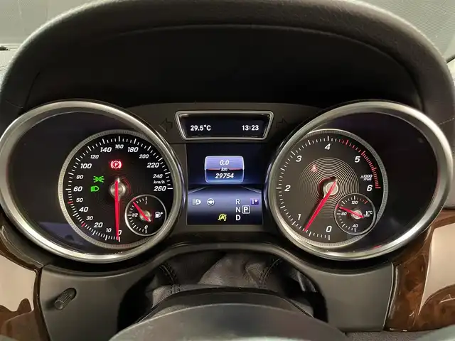 メルセデス・ベンツ ＧＬＳ３５０ｄ 4マチックスポーツ 道央・札幌 2017(平29)年 3万km ダイヤモンドホワイト レーダーセーフティpkg/・BASプラス（ブレーキアシスト）/・リアCPA（被害軽減ブレーキ付後方衝突警告）/・PRE-SAFE/・PRE-SAFEブレーキ（歩行者検知機能）/・アクティブレーンキーピングアシスト/・アクティブブラインドスポットアシスト/・ディストロニック・プラス（ステアリングアシスト付）/・チャイルドセーフティシートセンサー（助手席）/harman/Kardonロジック７サラウンドサウンドシステム/パノラミックスライディングルーフ/ACC/電動ランバーサポート/メモリー機能付きパワーシート(前席)/シートヒーター（前席・後席）/黒革レザーシー/LEDハイパフォーマンスヘッドライト/オートライト/COMANDシステム/・８インチワイドディスプレイ/・HDDナビげーしょんシステム/温冷機能付カップホルダー（前席）/キーレスゴー/EASY-PACK自動開閉テールゲート/レインセンサー/３６０°カメラ/ETC/・スペアキー×１/・保証書、取扱説明書（有）