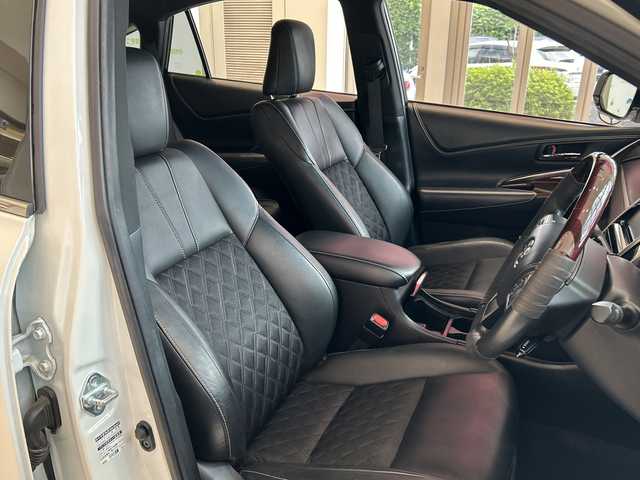 トヨタ ハリアー プレミアム 埼玉県 2015(平27)年 5.2万km ホワイトパールクリスタルシャイン トヨタセーフティーセンス　/純正メモリナビ/　　CD/DVD/BT/フルセグ　/バックカメラ　/パワーバックドア　/クルーズコントロール　/LEDオートライト　/ハーフレザーシート　/パワーシート　/純正18インチアルミホイール　/ステアリングスイッチ　/ETC