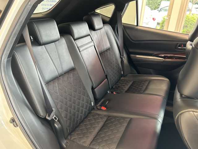 トヨタ ハリアー プレミアム 埼玉県 2015(平27)年 5.2万km ホワイトパールクリスタルシャイン トヨタセーフティーセンス　/純正メモリナビ/　　CD/DVD/BT/フルセグ　/バックカメラ　/パワーバックドア　/クルーズコントロール　/LEDオートライト　/ハーフレザーシート　/パワーシート　/純正18インチアルミホイール　/ステアリングスイッチ　/ETC