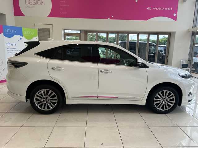 トヨタ ハリアー プレミアム 埼玉県 2015(平27)年 5.2万km ホワイトパールクリスタルシャイン トヨタセーフティーセンス　/純正メモリナビ/　　CD/DVD/BT/フルセグ　/バックカメラ　/パワーバックドア　/クルーズコントロール　/LEDオートライト　/ハーフレザーシート　/パワーシート　/純正18インチアルミホイール　/ステアリングスイッチ　/ETC