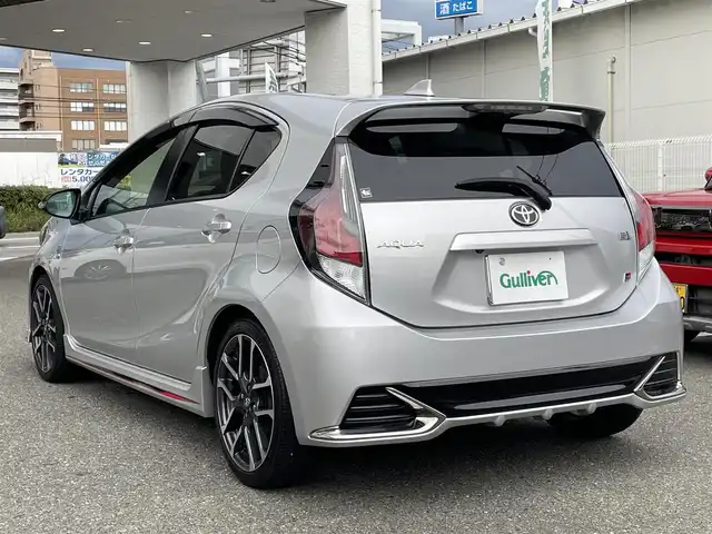トヨタ アクア G GRスポーツ 17インチPKG 福岡県 2018(平30)年 4.2万km シルバーM トヨタ純正ナビ/（NSZT-Y66T/9インチナビ）/Bluetooth対応/CD/DVD/フルセグTV/GTスポーツ/バックカメラ/クルーズコントロール/ドライブレコーダー（前側）/ビルトインETC/ドアバイザー/純正フロアマット/プッシュスタート/カーテシライト（前ドア）/保証書/取扱説明書/スマートキー/スペアキー