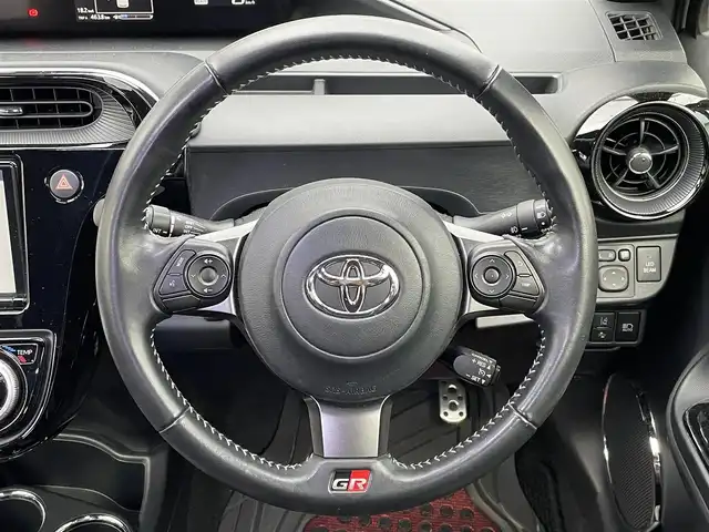 トヨタ アクア G GRスポーツ 17インチPKG 福岡県 2018(平30)年 4.2万km シルバーM トヨタ純正ナビ/（NSZT-Y66T/9インチナビ）/Bluetooth対応/CD/DVD/フルセグTV/GTスポーツ/バックカメラ/クルーズコントロール/ドライブレコーダー（前側）/ビルトインETC/ドアバイザー/純正フロアマット/プッシュスタート/カーテシライト（前ドア）/保証書/取扱説明書/スマートキー/スペアキー