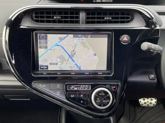 トヨタ アクア G GRスポーツ 17インチPKG 福岡県 2018(平30)年 4.2万km シルバーM トヨタ純正ナビ/（NSZT-Y66T/9インチナビ）/Bluetooth対応/CD/DVD/フルセグTV/GTスポーツ/バックカメラ/クルーズコントロール/ドライブレコーダー（前側）/ビルトインETC/ドアバイザー/純正フロアマット/プッシュスタート/カーテシライト（前ドア）/保証書/取扱説明書/スマートキー/スペアキー