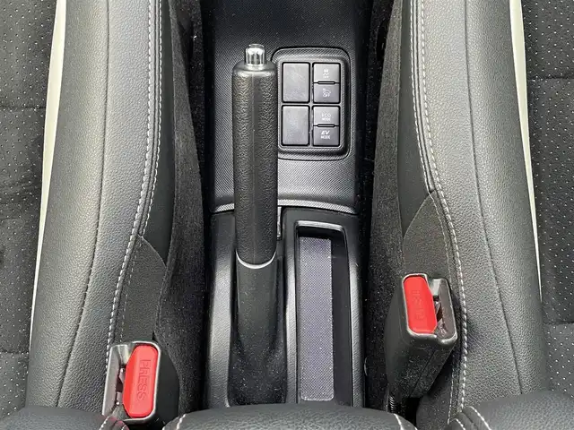 トヨタ アクア G GRスポーツ 17インチPKG 福岡県 2018(平30)年 4.2万km シルバーM トヨタ純正ナビ/（NSZT-Y66T/9インチナビ）/Bluetooth対応/CD/DVD/フルセグTV/GTスポーツ/バックカメラ/クルーズコントロール/ドライブレコーダー（前側）/ビルトインETC/ドアバイザー/純正フロアマット/プッシュスタート/カーテシライト（前ドア）/保証書/取扱説明書/スマートキー/スペアキー