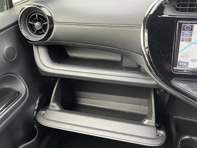 トヨタ アクア G GRスポーツ 17インチPKG 福岡県 2018(平30)年 4.2万km シルバーM トヨタ純正ナビ/（NSZT-Y66T/9インチナビ）/Bluetooth対応/CD/DVD/フルセグTV/GTスポーツ/バックカメラ/クルーズコントロール/ドライブレコーダー（前側）/ビルトインETC/ドアバイザー/純正フロアマット/プッシュスタート/カーテシライト（前ドア）/保証書/取扱説明書/スマートキー/スペアキー