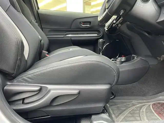 トヨタ アクア G GRスポーツ 17インチPKG 福岡県 2018(平30)年 4.2万km シルバーM トヨタ純正ナビ/（NSZT-Y66T/9インチナビ）/Bluetooth対応/CD/DVD/フルセグTV/GTスポーツ/バックカメラ/クルーズコントロール/ドライブレコーダー（前側）/ビルトインETC/ドアバイザー/純正フロアマット/プッシュスタート/カーテシライト（前ドア）/保証書/取扱説明書/スマートキー/スペアキー