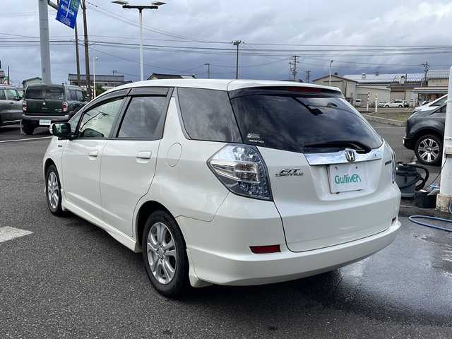ホンダ フィット シャトル ハイブリッド スマートセレファインライン 新潟県 2013(平25)年 7.9万km プレミアムホワイト 純正メモリナビ/(AM/FM/CD/DVD/ワンセグTV)/スタッドレスタイヤ/ハーフレザーシート/シートヒーター/クルーズコントロール/夏タイヤ積載/ABS/横滑り防止装置/盗難防止装置/Modulo15インチアルミホイール/純正フロアマット