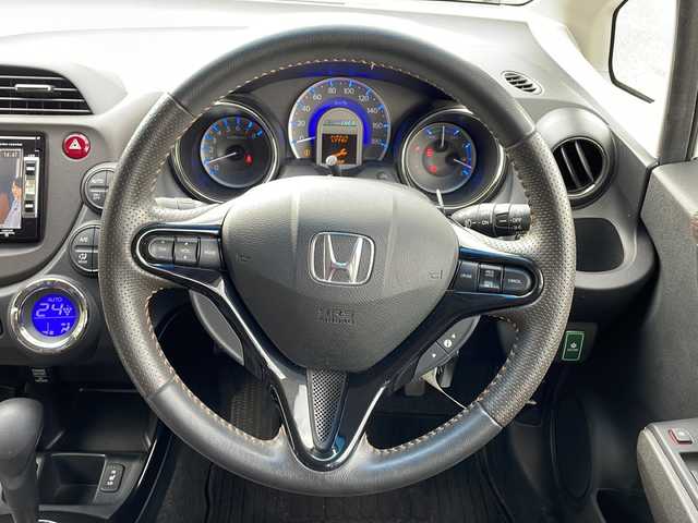ホンダ フィット シャトル ハイブリッド スマートセレファインライン 新潟県 2013(平25)年 7.9万km プレミアムホワイト 純正メモリナビ/(AM/FM/CD/DVD/ワンセグTV)/スタッドレスタイヤ/ハーフレザーシート/シートヒーター/クルーズコントロール/夏タイヤ積載/ABS/横滑り防止装置/盗難防止装置/Modulo15インチアルミホイール/純正フロアマット