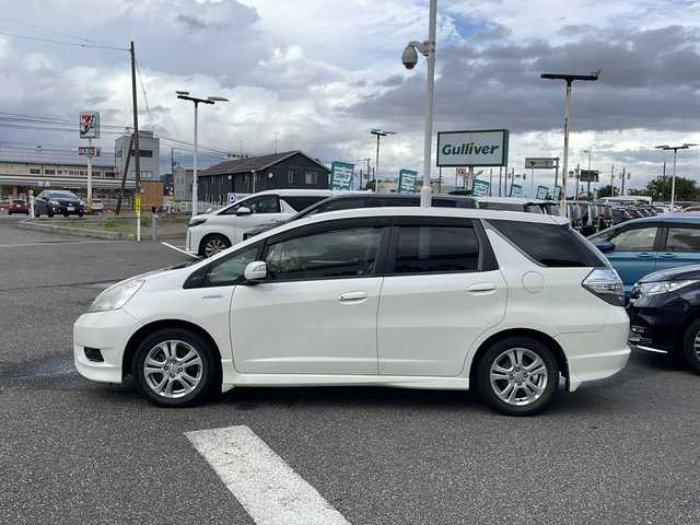 ホンダ フィット シャトル ハイブリッド スマートセレファインライン 新潟県 2013(平25)年 7.9万km プレミアムホワイト 純正メモリナビ/(AM/FM/CD/DVD/ワンセグTV)/スタッドレスタイヤ/ハーフレザーシート/シートヒーター/クルーズコントロール/夏タイヤ積載/ABS/横滑り防止装置/盗難防止装置/Modulo15インチアルミホイール/純正フロアマット