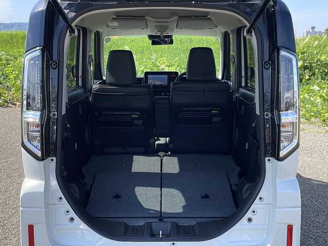 スズキ スペーシア カスタム HYBRID XS ターボ 新潟県 2024(令6)年 0.2万km ピュアホワイトパール/ブラック2トーン 4WD/純正メモリナビ/BT/USB/フルセグテレビ/全方位カメラ/衝突被害軽減ブレーキ/レーンキープアシスト/レーダークルーズコントロール/両側パワースライドドア/半革シート/ベンチシート/シートヒーター /ステアリングヒーター/ステアリングスイッチ/パドルシフト/コーナーセンサー/スマートキー/プッシュスタート/LEDヘッドライト/オートライト/オートハイビーム/フォグランプ/純正15インチアルミホイール