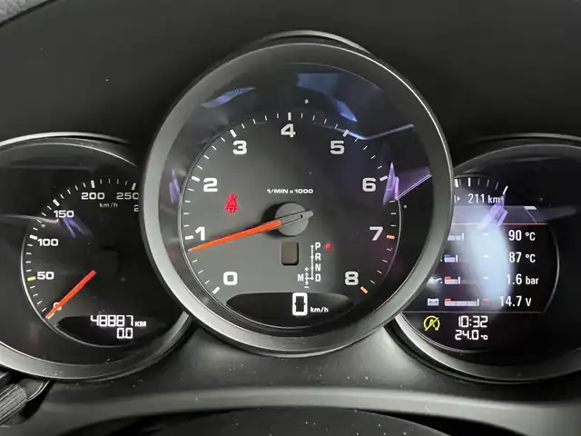 ポルシェ マカン 山形県 2019(令1)年 4.9万km 黒 ポルシェアクティブセーフティ/スポーツクロノパッケージ/パドルシフト/ハーフレザーシート/パワーシート/純正ナビ/360°カメラ/ブラインドスポットモニター/レーンキープアシスト