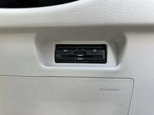 日産 ルークス X 三重県 2021(令3)年 3.6万km ホワイトパール 純正ナビ（AM/FM/TV/DVD/CD/Bluetooth/USB）/ETC/インテリジェントアラウンドビューモニター（ディスプレイ付ルームキラー）/ハンズフリーパワースライドドア（助手席側）/スライドドアオートクローザー（運転席側）/先進安全装備（インテリジェントエマージェンシーブレーキ/踏み間違い防止アシスト/車線逸脱防止支援システム/車線逸脱警報/前方衝突予測警報/ふらつき警報/標識検知機能）/快適パックA(プラズマクラスター付リアシーリングファン/撥水加工シート/後席パーソナルテーブル/助手席シートバックUSBソケット/リアドアロールサンシェード)/SRSエアバック（運転席/助手席/サイド/カーテン/ニー）/オートエアコン/シートバックポケット（助手席上下）/シートアンダーバックス（助手席）/インテリジェントキー/プッシュエンジンスターター/6スピーカー/地デジTVアンテナ/GPSアンテナ/ボディ同色ドアミラー（電動オート格納機能/ウインカー/カメラ付）/内装色インサイドドアハンドル/ピアノブラック調パワーウインドウスイッチベース/アナログメーター/4.2インチアドバンスドドライブアシストディスプレイ