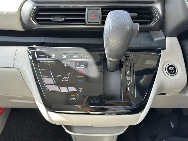 日産 ルークス X 三重県 2021(令3)年 3.6万km ホワイトパール 純正ナビ（AM/FM/TV/DVD/CD/Bluetooth/USB）/ETC/インテリジェントアラウンドビューモニター（ディスプレイ付ルームキラー）/ハンズフリーパワースライドドア（助手席側）/スライドドアオートクローザー（運転席側）/先進安全装備（インテリジェントエマージェンシーブレーキ/踏み間違い防止アシスト/車線逸脱防止支援システム/車線逸脱警報/前方衝突予測警報/ふらつき警報/標識検知機能）/快適パックA(プラズマクラスター付リアシーリングファン/撥水加工シート/後席パーソナルテーブル/助手席シートバックUSBソケット/リアドアロールサンシェード)/SRSエアバック（運転席/助手席/サイド/カーテン/ニー）/オートエアコン/シートバックポケット（助手席上下）/シートアンダーバックス（助手席）/インテリジェントキー/プッシュエンジンスターター/6スピーカー/地デジTVアンテナ/GPSアンテナ/ボディ同色ドアミラー（電動オート格納機能/ウインカー/カメラ付）/内装色インサイドドアハンドル/ピアノブラック調パワーウインドウスイッチベース/アナログメーター/4.2インチアドバンスドドライブアシストディスプレイ