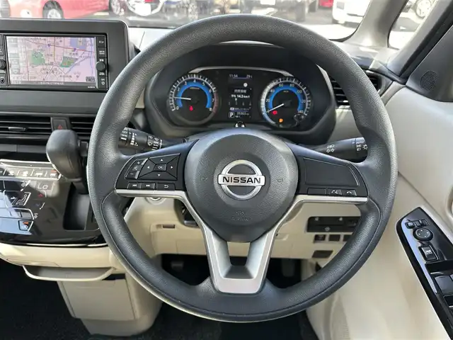 日産 ルークス X 三重県 2021(令3)年 3.6万km ホワイトパール 純正ナビ（AM/FM/TV/DVD/CD/Bluetooth/USB）/ETC/インテリジェントアラウンドビューモニター（ディスプレイ付ルームキラー）/ハンズフリーパワースライドドア（助手席側）/スライドドアオートクローザー（運転席側）/先進安全装備（インテリジェントエマージェンシーブレーキ/踏み間違い防止アシスト/車線逸脱防止支援システム/車線逸脱警報/前方衝突予測警報/ふらつき警報/標識検知機能）/快適パックA(プラズマクラスター付リアシーリングファン/撥水加工シート/後席パーソナルテーブル/助手席シートバックUSBソケット/リアドアロールサンシェード)/SRSエアバック（運転席/助手席/サイド/カーテン/ニー）/オートエアコン/シートバックポケット（助手席上下）/シートアンダーバックス（助手席）/インテリジェントキー/プッシュエンジンスターター/6スピーカー/地デジTVアンテナ/GPSアンテナ/ボディ同色ドアミラー（電動オート格納機能/ウインカー/カメラ付）/内装色インサイドドアハンドル/ピアノブラック調パワーウインドウスイッチベース/アナログメーター/4.2インチアドバンスドドライブアシストディスプレイ