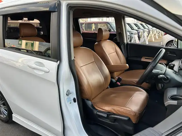 ホンダ フリード ハイブリット ジャストセレクション 宮城県 2014(平26)年 12.7万km プラチナムホワイトパール 純正ナビ/(フルセグTV/CD/DVD/SD/BT)/バックカメラ/フリップダウンモニター/ビルトインETC/クルーズコントロール/レザー調シートカバー/オートエアコン/革巻きステアリング/ステアリングスイッチ/両側パワースライドドア/スマートキー/スペアキー/ウインカー付き電動格納ミラー/ドアバイザー/HIDヘッドライト/純正フロアマット/社外15インチAW