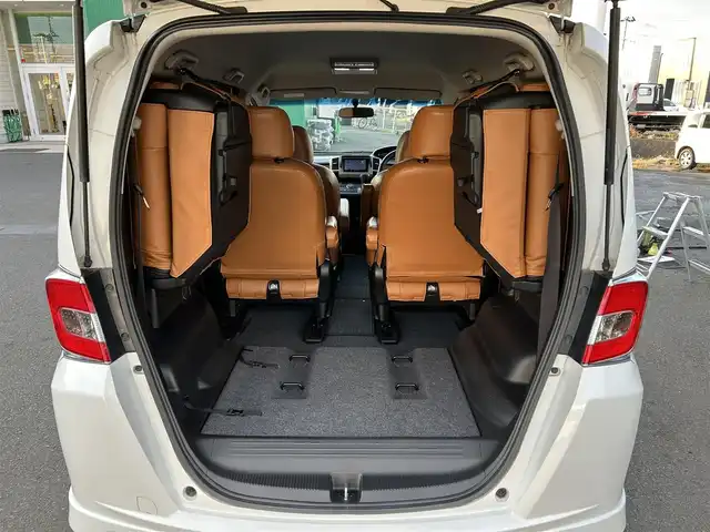 ホンダ フリード ハイブリット ジャストセレクション 宮城県 2014(平26)年 12.7万km プラチナムホワイトパール 純正ナビ/(フルセグTV/CD/DVD/SD/BT)/バックカメラ/フリップダウンモニター/ビルトインETC/クルーズコントロール/レザー調シートカバー/オートエアコン/革巻きステアリング/ステアリングスイッチ/両側パワースライドドア/スマートキー/スペアキー/ウインカー付き電動格納ミラー/ドアバイザー/HIDヘッドライト/純正フロアマット/社外15インチAW