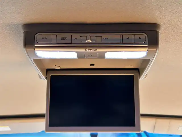 ホンダ フリード ハイブリット ジャストセレクション 宮城県 2014(平26)年 12.7万km プラチナムホワイトパール 純正ナビ/(フルセグTV/CD/DVD/SD/BT)/バックカメラ/フリップダウンモニター/ビルトインETC/クルーズコントロール/レザー調シートカバー/オートエアコン/革巻きステアリング/ステアリングスイッチ/両側パワースライドドア/スマートキー/スペアキー/ウインカー付き電動格納ミラー/ドアバイザー/HIDヘッドライト/純正フロアマット/社外15インチAW