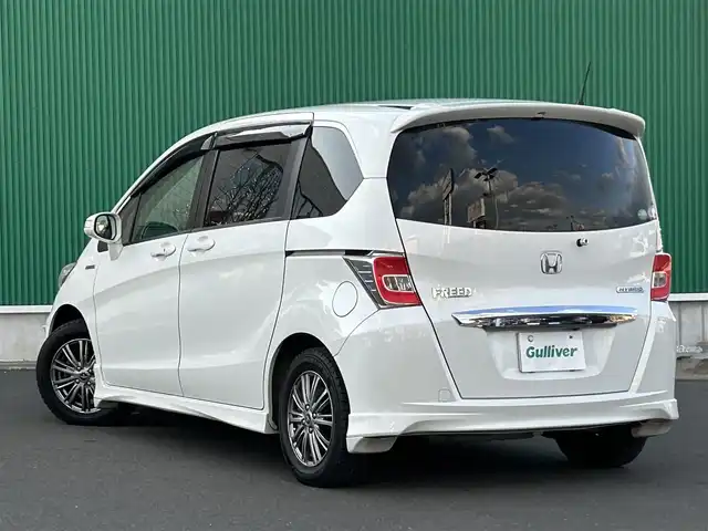 ホンダ フリード ハイブリット ジャストセレクション 宮城県 2014(平26)年 12.7万km プラチナムホワイトパール 純正ナビ/(フルセグTV/CD/DVD/SD/BT)/バックカメラ/フリップダウンモニター/ビルトインETC/クルーズコントロール/レザー調シートカバー/オートエアコン/革巻きステアリング/ステアリングスイッチ/両側パワースライドドア/スマートキー/スペアキー/ウインカー付き電動格納ミラー/ドアバイザー/HIDヘッドライト/純正フロアマット/社外15インチAW