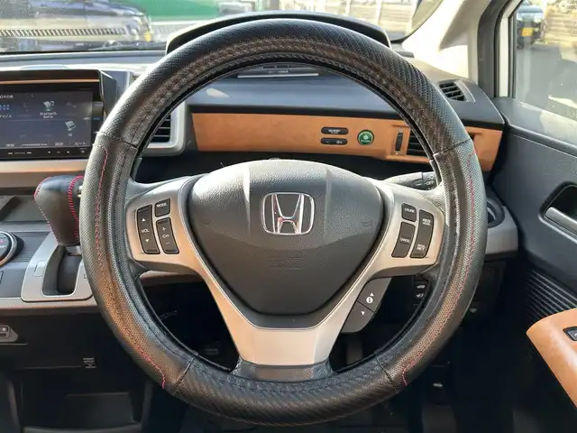 ホンダ フリード ハイブリット ジャストセレクション 宮城県 2014(平26)年 12.7万km プラチナムホワイトパール 純正ナビ/(フルセグTV/CD/DVD/SD/BT)/バックカメラ/フリップダウンモニター/ビルトインETC/クルーズコントロール/レザー調シートカバー/オートエアコン/革巻きステアリング/ステアリングスイッチ/両側パワースライドドア/スマートキー/スペアキー/ウインカー付き電動格納ミラー/ドアバイザー/HIDヘッドライト/純正フロアマット/社外15インチAW