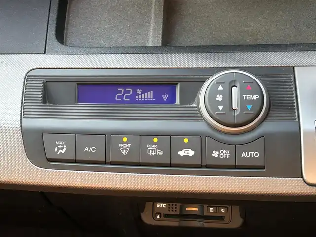 ホンダ フリード ハイブリット ジャストセレクション 宮城県 2014(平26)年 12.7万km プラチナムホワイトパール 純正ナビ/(フルセグTV/CD/DVD/SD/BT)/バックカメラ/フリップダウンモニター/ビルトインETC/クルーズコントロール/レザー調シートカバー/オートエアコン/革巻きステアリング/ステアリングスイッチ/両側パワースライドドア/スマートキー/スペアキー/ウインカー付き電動格納ミラー/ドアバイザー/HIDヘッドライト/純正フロアマット/社外15インチAW