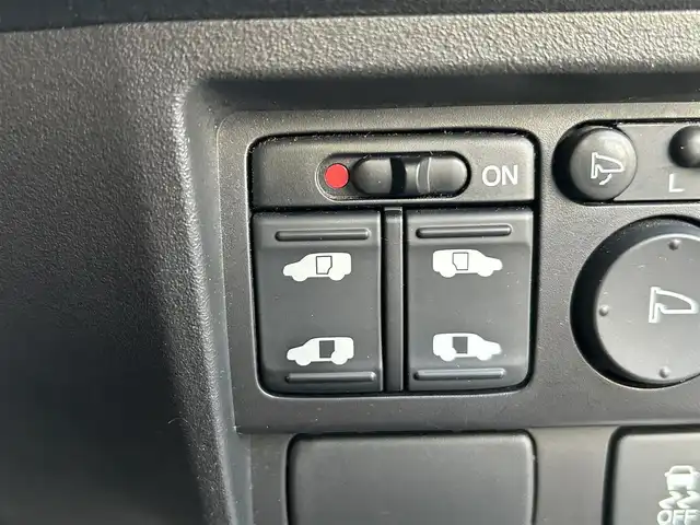 ホンダ フリード ハイブリット ジャストセレクション 宮城県 2014(平26)年 12.7万km プラチナムホワイトパール 純正ナビ/(フルセグTV/CD/DVD/SD/BT)/バックカメラ/フリップダウンモニター/ビルトインETC/クルーズコントロール/レザー調シートカバー/オートエアコン/革巻きステアリング/ステアリングスイッチ/両側パワースライドドア/スマートキー/スペアキー/ウインカー付き電動格納ミラー/ドアバイザー/HIDヘッドライト/純正フロアマット/社外15インチAW