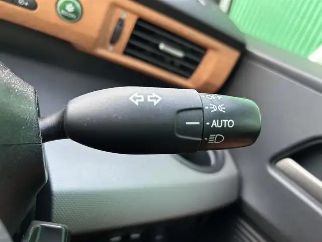 ホンダ フリード ハイブリット ジャストセレクション 宮城県 2014(平26)年 12.7万km プラチナムホワイトパール 純正ナビ/(フルセグTV/CD/DVD/SD/BT)/バックカメラ/フリップダウンモニター/ビルトインETC/クルーズコントロール/レザー調シートカバー/オートエアコン/革巻きステアリング/ステアリングスイッチ/両側パワースライドドア/スマートキー/スペアキー/ウインカー付き電動格納ミラー/ドアバイザー/HIDヘッドライト/純正フロアマット/社外15インチAW