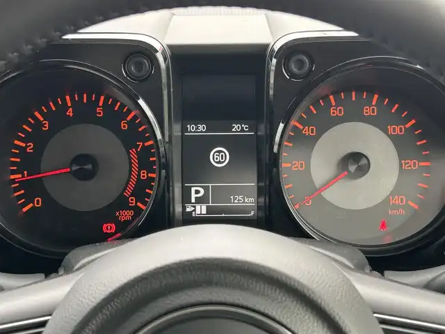 スズキ ジムニー XC 群馬県 2024(令6)年 0.1万km ミディアムグレー 4WD/ターボ/9インチDA/Apple CarPlay/Android Auto/Bluetoothオーディオ/バックカメラ/クルーズコントロール/ステアリングリモコン/前席シートヒーター/純正アルミホイール/純正フロアマット/【DAMD little G】Fバンパー/【DAMD little G】Fグリル/背面タイヤカバー/ホワイトレタータイヤ/LEDヘッドライト/取説・保証書/スマートキー×2