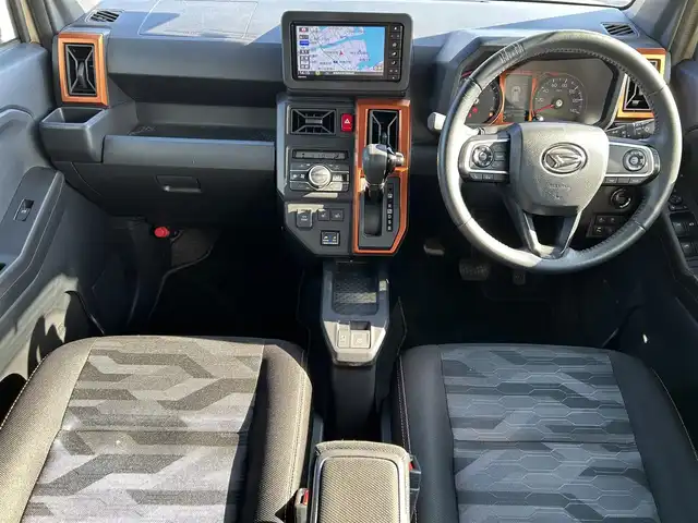 ダイハツ タフト G ターボ 愛媛県 2021(令3)年 7.8万km サンドベージュメタリック 禁煙車/登録時走行距離:77339km/純正ナビ/フルセグTV/バックカメラ/ビルトインETC/ドライブレコーダー/アダプティプクルーズコントロール/ecoIDOL/スマートアシスト/SRSエアバッグ/IC付ターボ/LEDヘッドランプ/LEDフロントフォグランプ/革巻きステアリングホイール/シートヒーター/シートアンダートレイ/純正15インチアルミホイール/スカイフィールトップ/無塗装ルーフレール/ウェルカムドアロック解除付キーフリーシステム