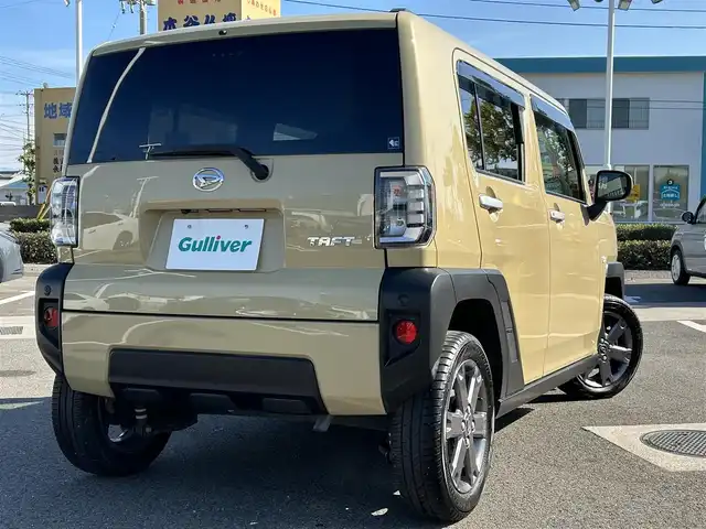 ダイハツ タフト G ターボ 愛媛県 2021(令3)年 7.8万km サンドベージュメタリック 禁煙車/登録時走行距離:77339km/純正ナビ/フルセグTV/バックカメラ/ビルトインETC/ドライブレコーダー/アダプティプクルーズコントロール/ecoIDOL/スマートアシスト/SRSエアバッグ/IC付ターボ/LEDヘッドランプ/LEDフロントフォグランプ/革巻きステアリングホイール/シートヒーター/シートアンダートレイ/純正15インチアルミホイール/スカイフィールトップ/無塗装ルーフレール/ウェルカムドアロック解除付キーフリーシステム