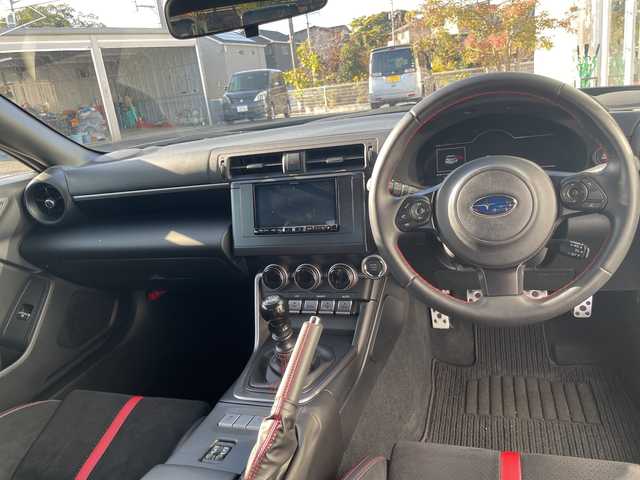 スバル ＢＲＺ S 福岡県 2023(令5)年 1.2万km マグネタイトグレーメタリック 純正ALPINE７インチナビ/　（AM/FM/CD/DVD/SD/USB/Bluetooth/フルセグ）/STIシフトノブ/シートヒーター（D席＋N席）/純正ドライブレコーダー（前のみ）/クルーズコントロール/ETC/LEDライト/ヒルスタートアシスト/純正18インチアルミホイール/純正マット/ISOFIX/横滑り防止装置/盗難防止装置/オートライト