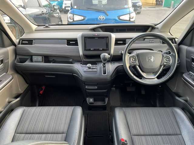 ホンダ フリード＋ G ホンダセンシング 愛知県 2017(平29)年 13.1万km ルナシルバーM 社外メモリナビ（AVIC-RZ700）/・AM/FM/CD/DVD/Bluetooth/・フルセグテレビ/Honda SENSING/・衝突軽減ブレーキ/・レーンキープアシスト/・アダプティブクルーズコントロール/・車線逸脱警報/・先行車発進お知らせ機能/・標識認識機能/両側パワースライド/バックカメラ/純正15インチアルミヒル/LEDヘッドライト/ETC/ドライブレコーダー/電格格納ミラー/プッシュスタートボタン/オートライト/オートエアコン/スマートキー/スペアキー/純正フロアマット/保証書/取扱説明書