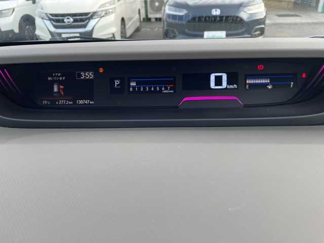 ホンダ フリード＋ G ホンダセンシング 愛知県 2017(平29)年 13.1万km ルナシルバーM 社外メモリナビ（AVIC-RZ700）/・AM/FM/CD/DVD/Bluetooth/・フルセグテレビ/Honda SENSING/・衝突軽減ブレーキ/・レーンキープアシスト/・アダプティブクルーズコントロール/・車線逸脱警報/・先行車発進お知らせ機能/・標識認識機能/両側パワースライド/バックカメラ/純正15インチアルミヒル/LEDヘッドライト/ETC/ドライブレコーダー/電格格納ミラー/プッシュスタートボタン/オートライト/オートエアコン/スマートキー/スペアキー/純正フロアマット/保証書/取扱説明書