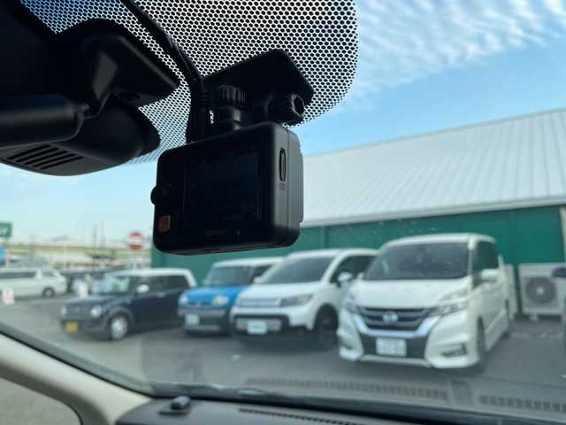 ホンダ フリード＋ G ホンダセンシング 愛知県 2017(平29)年 13.1万km ルナシルバーM 社外メモリナビ（AVIC-RZ700）/・AM/FM/CD/DVD/Bluetooth/・フルセグテレビ/Honda SENSING/・衝突軽減ブレーキ/・レーンキープアシスト/・アダプティブクルーズコントロール/・車線逸脱警報/・先行車発進お知らせ機能/・標識認識機能/両側パワースライド/バックカメラ/純正15インチアルミヒル/LEDヘッドライト/ETC/ドライブレコーダー/電格格納ミラー/プッシュスタートボタン/オートライト/オートエアコン/スマートキー/スペアキー/純正フロアマット/保証書/取扱説明書