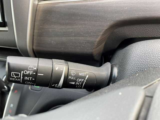 ホンダ フリード＋ G ホンダセンシング 愛知県 2017(平29)年 13.1万km ルナシルバーM 社外メモリナビ（AVIC-RZ700）/・AM/FM/CD/DVD/Bluetooth/・フルセグテレビ/Honda SENSING/・衝突軽減ブレーキ/・レーンキープアシスト/・アダプティブクルーズコントロール/・車線逸脱警報/・先行車発進お知らせ機能/・標識認識機能/両側パワースライド/バックカメラ/純正15インチアルミヒル/LEDヘッドライト/ETC/ドライブレコーダー/電格格納ミラー/プッシュスタートボタン/オートライト/オートエアコン/スマートキー/スペアキー/純正フロアマット/保証書/取扱説明書