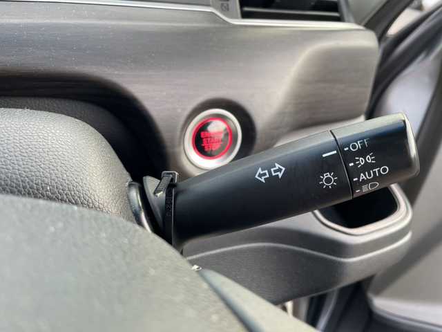 ホンダ フリード＋ G ホンダセンシング 愛知県 2017(平29)年 13.1万km ルナシルバーM 社外メモリナビ（AVIC-RZ700）/・AM/FM/CD/DVD/Bluetooth/・フルセグテレビ/Honda SENSING/・衝突軽減ブレーキ/・レーンキープアシスト/・アダプティブクルーズコントロール/・車線逸脱警報/・先行車発進お知らせ機能/・標識認識機能/両側パワースライド/バックカメラ/純正15インチアルミヒル/LEDヘッドライト/ETC/ドライブレコーダー/電格格納ミラー/プッシュスタートボタン/オートライト/オートエアコン/スマートキー/スペアキー/純正フロアマット/保証書/取扱説明書