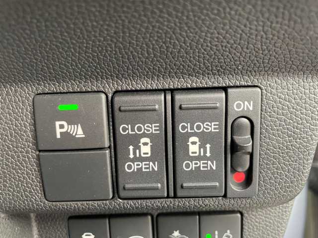 ホンダ フリード＋ G ホンダセンシング 愛知県 2017(平29)年 13.1万km ルナシルバーM 社外メモリナビ（AVIC-RZ700）/・AM/FM/CD/DVD/Bluetooth/・フルセグテレビ/Honda SENSING/・衝突軽減ブレーキ/・レーンキープアシスト/・アダプティブクルーズコントロール/・車線逸脱警報/・先行車発進お知らせ機能/・標識認識機能/両側パワースライド/バックカメラ/純正15インチアルミヒル/LEDヘッドライト/ETC/ドライブレコーダー/電格格納ミラー/プッシュスタートボタン/オートライト/オートエアコン/スマートキー/スペアキー/純正フロアマット/保証書/取扱説明書