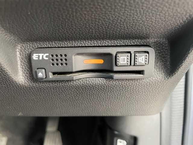 ホンダ フリード＋ G ホンダセンシング 愛知県 2017(平29)年 13.1万km ルナシルバーM 社外メモリナビ（AVIC-RZ700）/・AM/FM/CD/DVD/Bluetooth/・フルセグテレビ/Honda SENSING/・衝突軽減ブレーキ/・レーンキープアシスト/・アダプティブクルーズコントロール/・車線逸脱警報/・先行車発進お知らせ機能/・標識認識機能/両側パワースライド/バックカメラ/純正15インチアルミヒル/LEDヘッドライト/ETC/ドライブレコーダー/電格格納ミラー/プッシュスタートボタン/オートライト/オートエアコン/スマートキー/スペアキー/純正フロアマット/保証書/取扱説明書