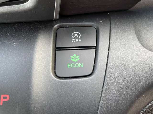 ホンダ フリード＋ G ホンダセンシング 愛知県 2017(平29)年 13.1万km ルナシルバーM 社外メモリナビ（AVIC-RZ700）/・AM/FM/CD/DVD/Bluetooth/・フルセグテレビ/Honda SENSING/・衝突軽減ブレーキ/・レーンキープアシスト/・アダプティブクルーズコントロール/・車線逸脱警報/・先行車発進お知らせ機能/・標識認識機能/両側パワースライド/バックカメラ/純正15インチアルミヒル/LEDヘッドライト/ETC/ドライブレコーダー/電格格納ミラー/プッシュスタートボタン/オートライト/オートエアコン/スマートキー/スペアキー/純正フロアマット/保証書/取扱説明書