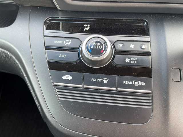 ホンダ フリード＋ G ホンダセンシング 愛知県 2017(平29)年 13.1万km ルナシルバーM 社外メモリナビ（AVIC-RZ700）/・AM/FM/CD/DVD/Bluetooth/・フルセグテレビ/Honda SENSING/・衝突軽減ブレーキ/・レーンキープアシスト/・アダプティブクルーズコントロール/・車線逸脱警報/・先行車発進お知らせ機能/・標識認識機能/両側パワースライド/バックカメラ/純正15インチアルミヒル/LEDヘッドライト/ETC/ドライブレコーダー/電格格納ミラー/プッシュスタートボタン/オートライト/オートエアコン/スマートキー/スペアキー/純正フロアマット/保証書/取扱説明書