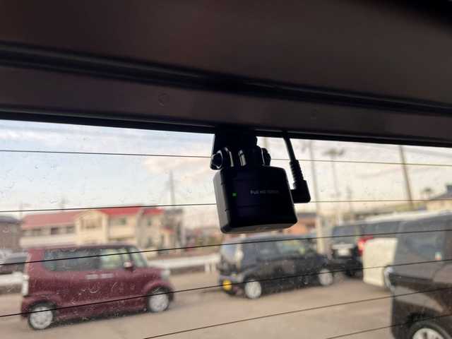 ホンダ フリード＋ G ホンダセンシング 愛知県 2017(平29)年 13.1万km ルナシルバーM 社外メモリナビ（AVIC-RZ700）/・AM/FM/CD/DVD/Bluetooth/・フルセグテレビ/Honda SENSING/・衝突軽減ブレーキ/・レーンキープアシスト/・アダプティブクルーズコントロール/・車線逸脱警報/・先行車発進お知らせ機能/・標識認識機能/両側パワースライド/バックカメラ/純正15インチアルミヒル/LEDヘッドライト/ETC/ドライブレコーダー/電格格納ミラー/プッシュスタートボタン/オートライト/オートエアコン/スマートキー/スペアキー/純正フロアマット/保証書/取扱説明書