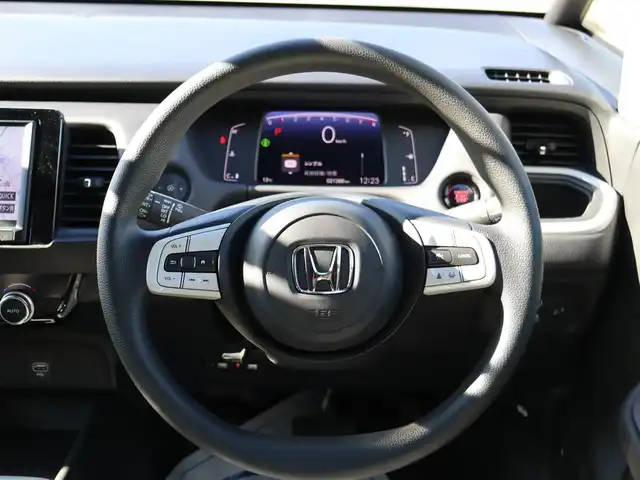 ホンダ フィット ホーム 福島県 2020(令2)年 2.2万km プラチナホワイトパール  4     W     D/ 純 正 ナ ビ・フ ル セ グ T V/ 純 正 バ ッ ク カ メ ラ/ ド ラ イ ブ レ コ ー ダ ー (F・R)/ レ ー ダ ー ク  ル ー ズ コ ン ト ロ ー ル/ ス マ ー ト キ ー/ E      T      C/ フ ロ ン ト ガ ラ ス 熱 線/ ア イ ド リ ン グ ス ト ッ プ/ モデューロ１５インチアルミ/ 新　車　保　証　書