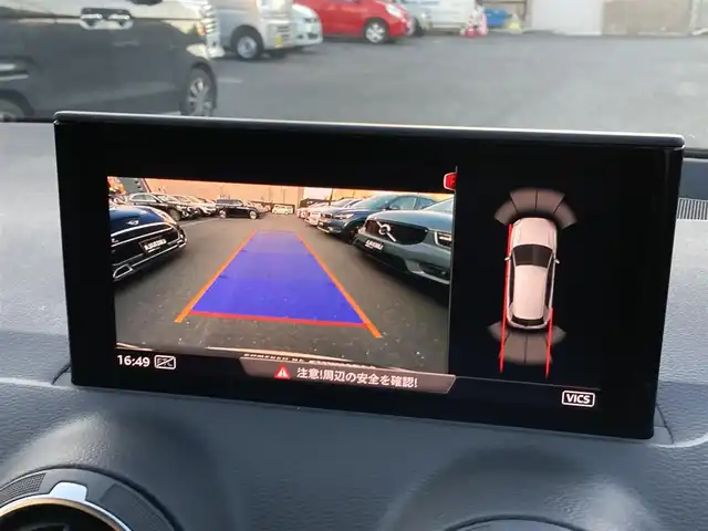 アウディ Ｑ２ 35TDI Sライン 熊本県 2023(令5)年 3万km グレー ・スマートキー/・プッシュスタート/・ハイビームアシスト/・パークエイド/・アダプティブドライブアシスト/・距離警告/・Audiプレセンス/・Audiサイドアシスト/・Audiアクティブレーンアシスト/・クルーズコントロール(追従式)/・前席シートヒーター/・純正メモリナビ/　【DVD・Bluetooth・USB・SD・AUX】/・フルセグTV/・バックカメラ/・ETC2.0/・バーチャルコクピット/・ドライブレコーダー(前方録画)/・パワーバックドア/・LEDヘッドランプ/・純正マット